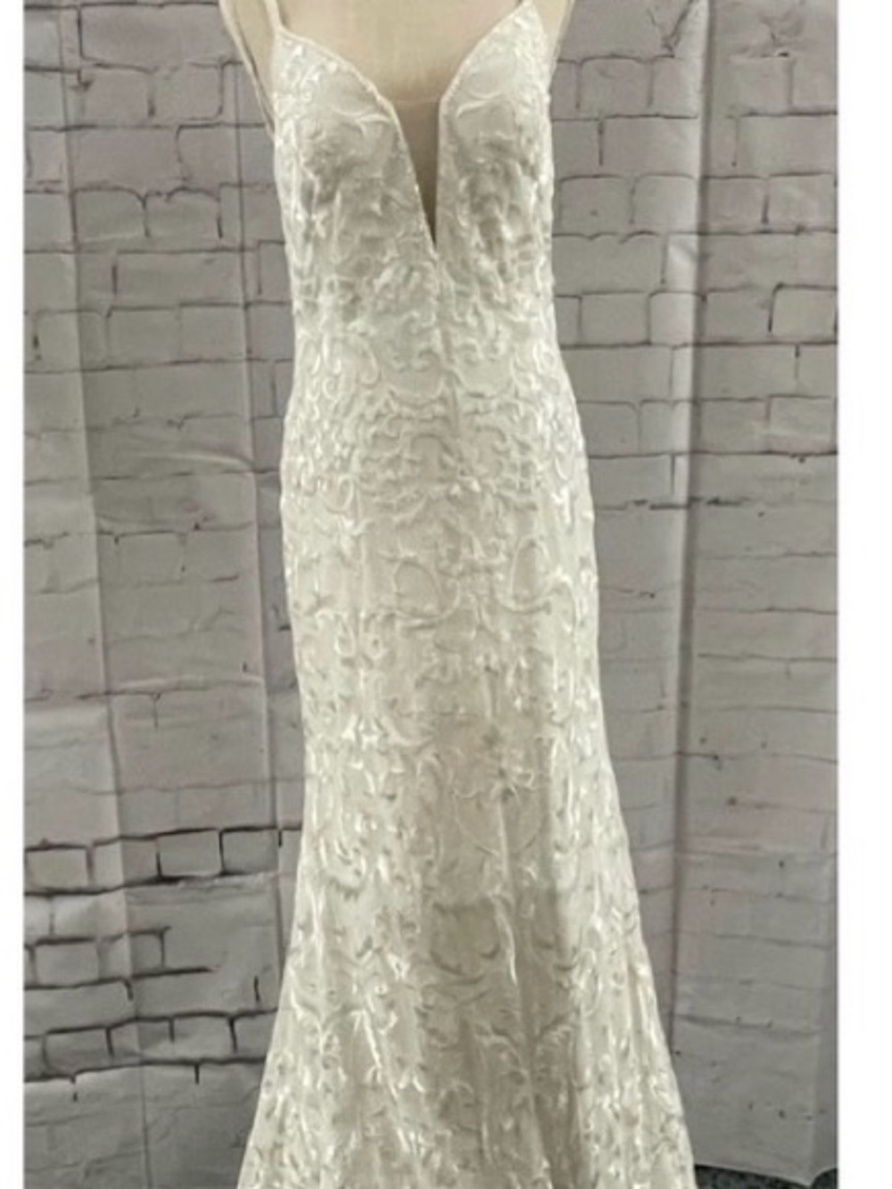 Plunging V-Neck White Lace Evening Dress
